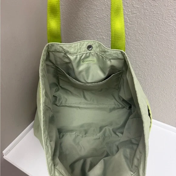 Lululemon Athletica Sage Tote with Neon Green Straps - Picture 2 of 5